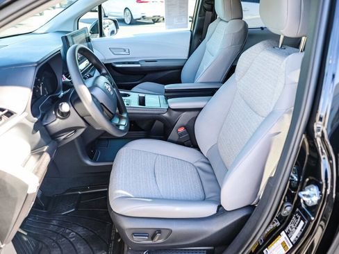 Certified 2026 Toyota Sienna LE image 11