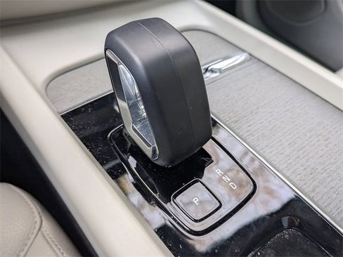 Certified 2023 Volvo XC60 B5 Plus image 19