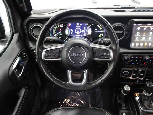Used 2023 Jeep Wrangler Unlimited Sahara w/ Cold Weather Group AWD/4WD image 6