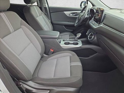 Used 2025 Chevrolet Blazer LT FWD image 19