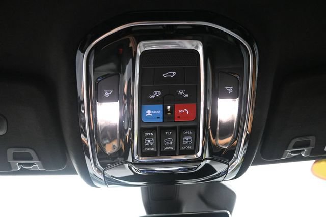 Used 2022 Jeep Grand Cherokee Summit AWD/4WD image 32