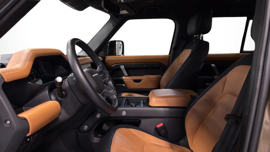 Used 2024 Land Rover Defender 110 X-Dynamic SE AWD/4WD image 25