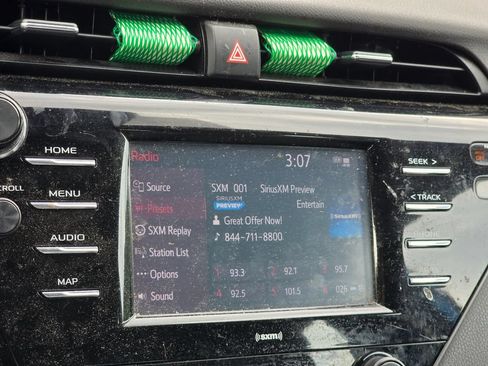 Used 2020 Toyota Camry SE FWD image 8
