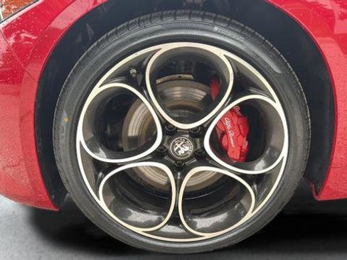 Used 2024 Alfa Romeo Giulia Veloce AWD/4WD image 8