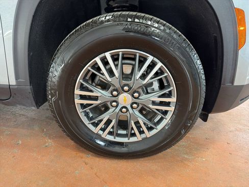 Used 2024 Chevrolet Traverse LT w/ Trailering Package image 10
