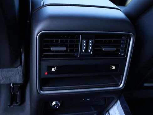 New 2025 Porsche Cayenne image 21