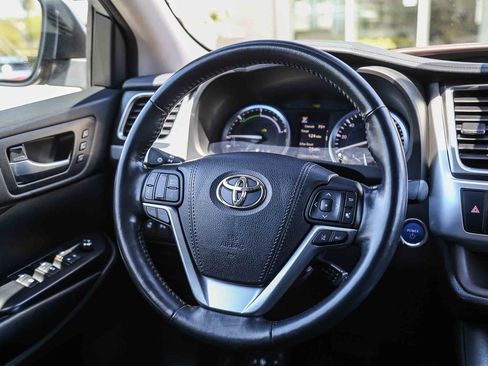 Used 2018 Toyota Highlander Limited Platinum AWD/4WD image 16