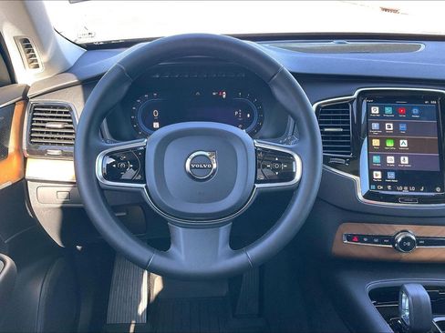 Used 2023 Volvo XC90 B6 Plus image 5