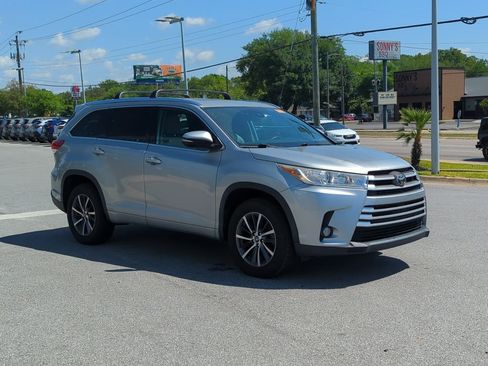 Used 2018 Toyota Highlander XLE FWD image 9