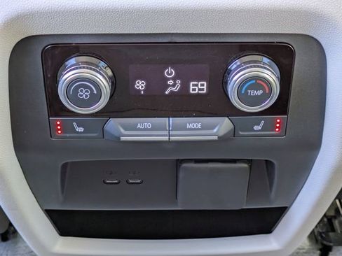 Used 2025 GMC Acadia Denali FWD image 17