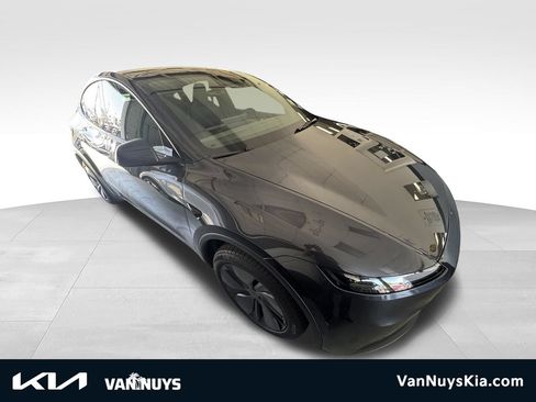 Used 2026 Tesla Model Y 2WD image 1