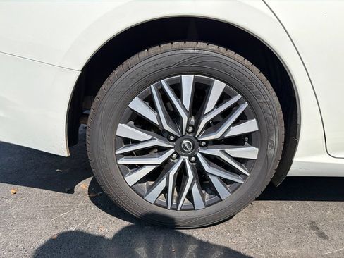 Used 2025 Nissan Altima 2.5 SV FWD image 31
