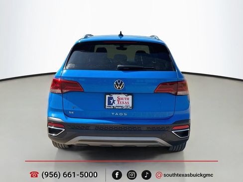 Used 2023 Volkswagen Taos SE w/ Panoramic Sunroof Package FWD image 7