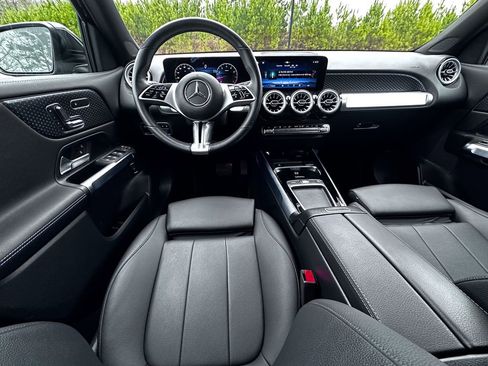 Used 2025 Mercedes-Benz GLB 250 4MATIC image 4
