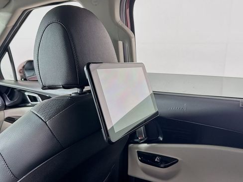 Used 2023 Kia Carnival SX Prestige image 24