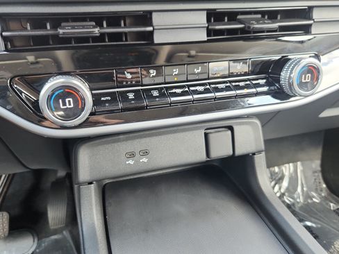 Used 2025 Honda Prologue Touring image 12