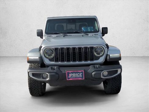 Used 2024 Jeep Gladiator Sport image 2