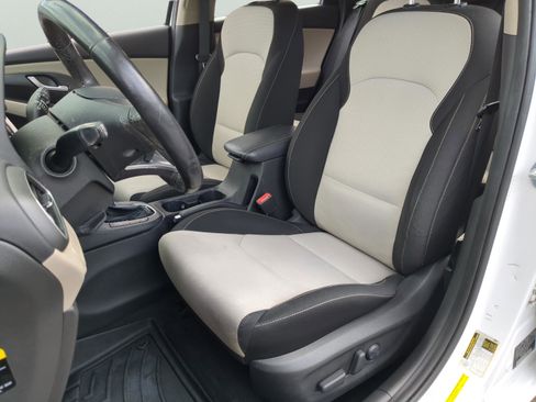 Used 2018 Hyundai Elantra GT w/ Style Package 02 image 19