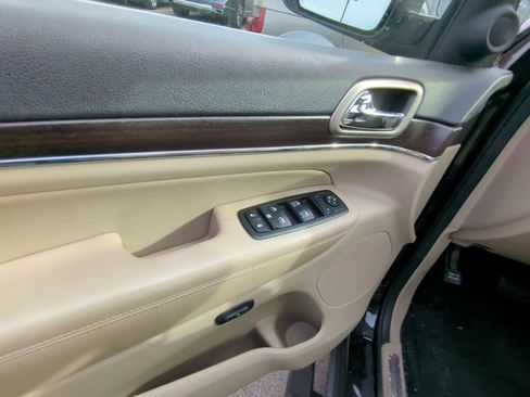 Used 2014 Jeep Grand Cherokee Limited AWD/4WD image 9
