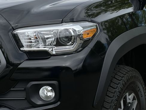 Used 2023 Toyota Tacoma TRD Off-Road AWD/4WD image 21