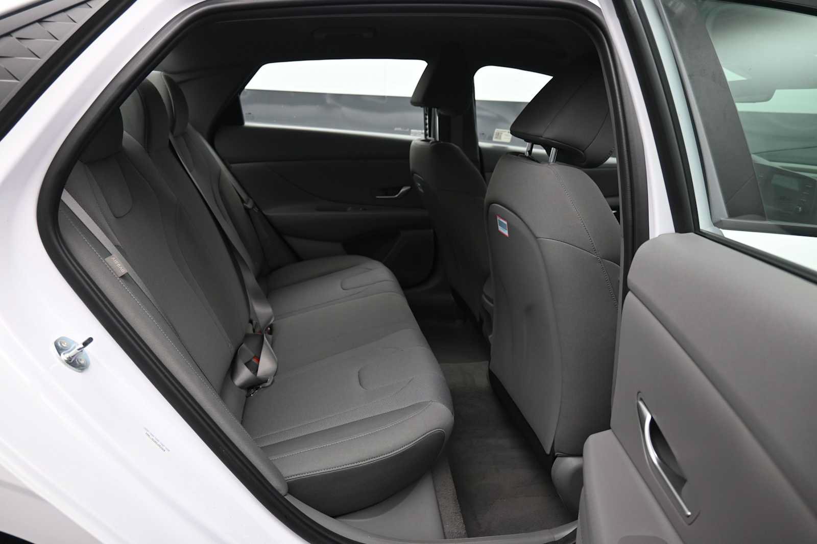 Used 2025 Hyundai Elantra SE FWD image 23