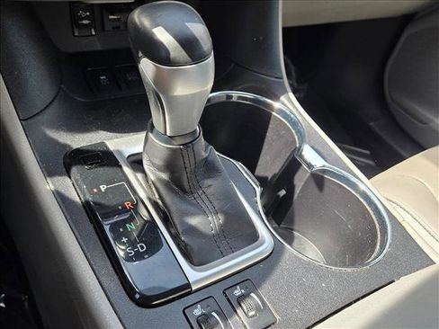 Used 2019 Toyota Highlander XLE image 12