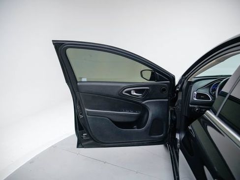 Used 2016 Chrysler 200 LX FWD image 22