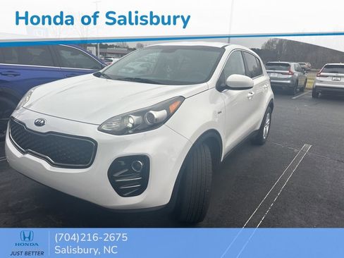 Used 2017 Kia Sportage LX image 2