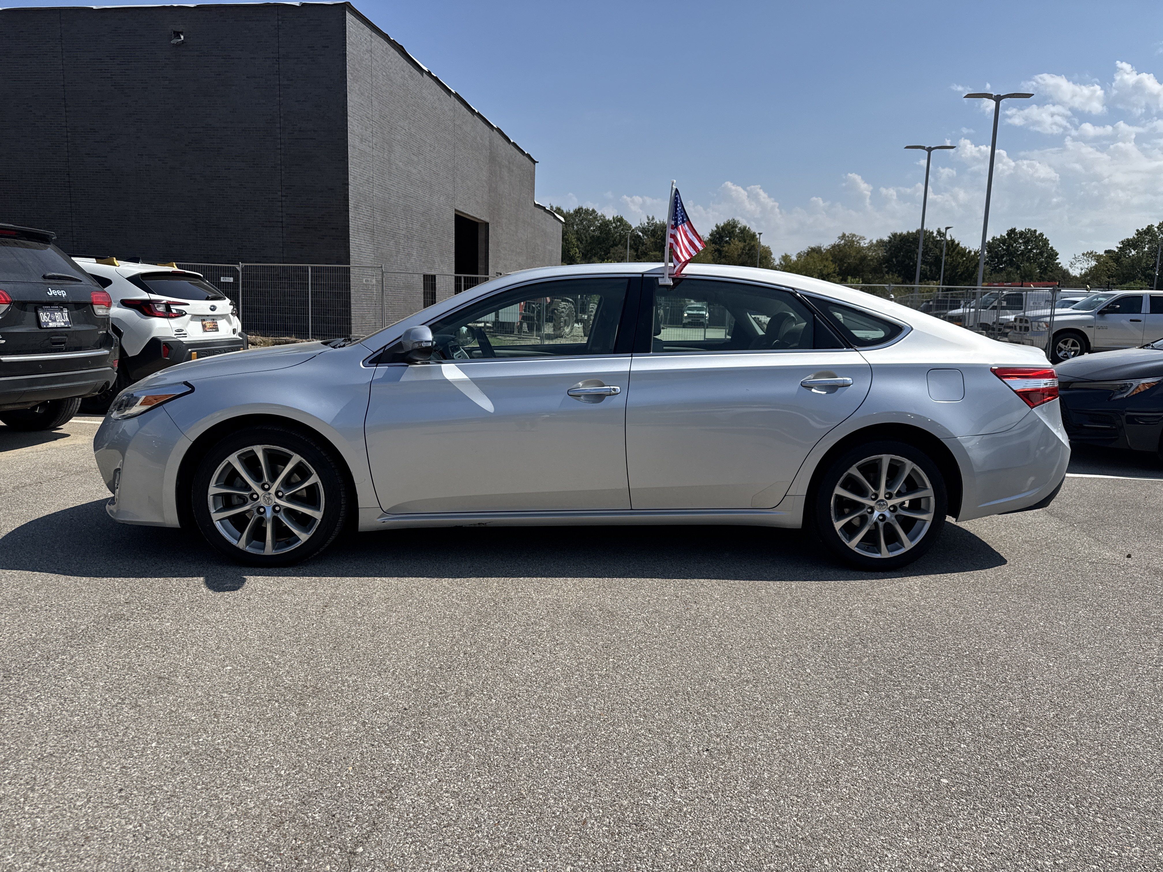 Used 2014 Toyota Avalon XLE Touring FWD image 6