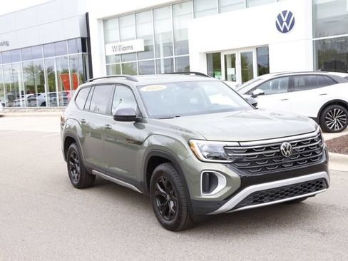 Used 2025 Volkswagen Atlas Peak Edition SE AWD/4WD image 1