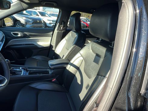 Used 2024 Jeep Compass Latitude image 17