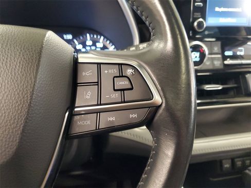 Used 2021 Toyota Highlander XLE image 24