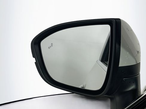 Used 2025 Nissan Pathfinder SV image 13