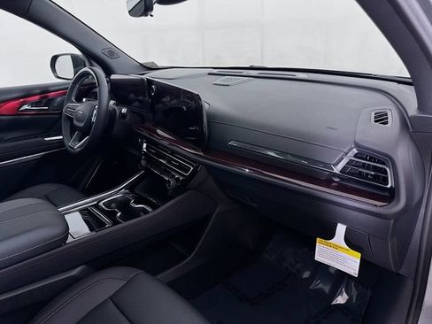 New 2026 Chevrolet Traverse Z71 w/ Enhanced Driving Package AWD/4WD image 33