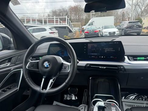 Used 2025 BMW X2 xDrive28i w/ M Sport Package AWD/4WD image 16