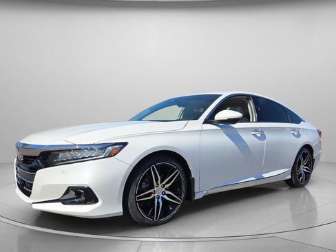 Certified 2021 Honda Accord Touring image 2