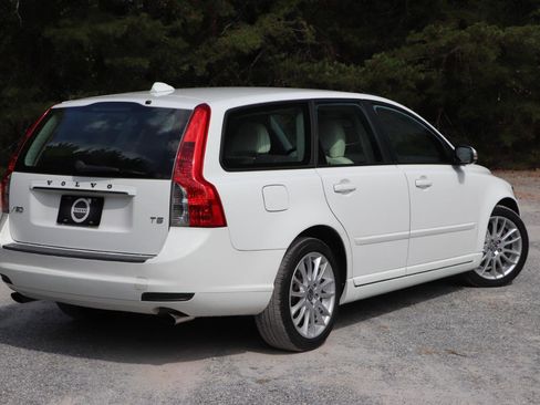 Used 2011 Volvo V50 T5 FWD image 3