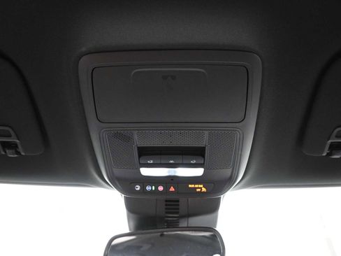 Used 2025 Buick Enclave Preferred w/ Power Package image 21