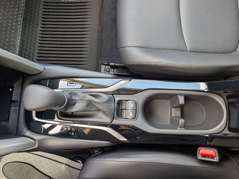 Used 2025 Toyota Corolla Cross XLE image 21