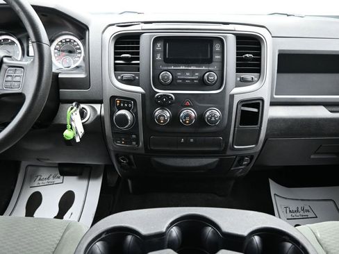 Used 2018 RAM 1500 Express AWD/4WD image 17