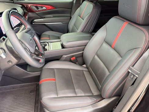 Used 2024 Chevrolet Traverse RS image 5