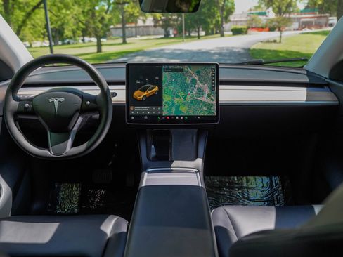 Used 2021 Tesla Model Y Long Range AWD/4WD image 14