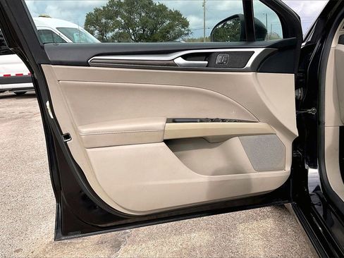 Used 2020 Ford Fusion SEL image 17