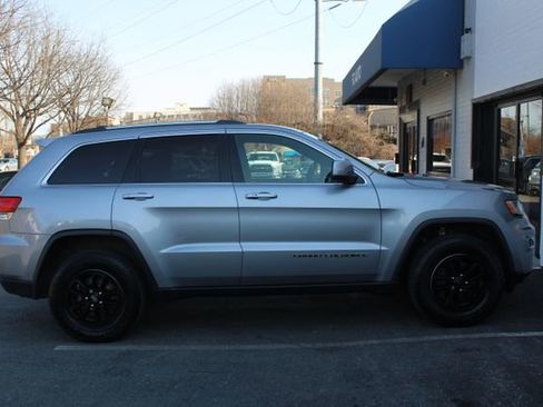 Used 2018 Jeep Grand Cherokee Laredo image 10