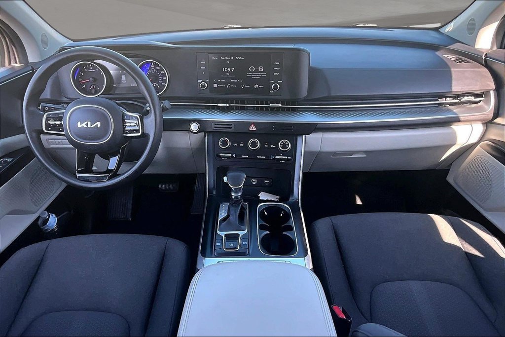 Used 2024 Kia Carnival LX FWD image 7