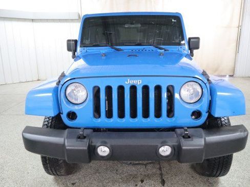 Used 2012 Jeep Wrangler Unlimited Sahara w/ Dual Top Group AWD/4WD image 7