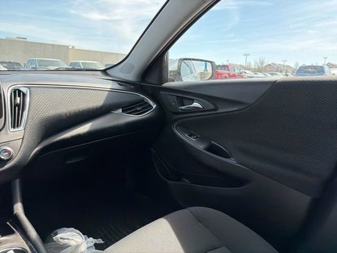 Used 2016 Chevrolet Malibu LT image 17