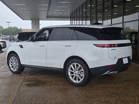 Used 2025 Land Rover Range Rover Sport SE AWD/4WD image 3