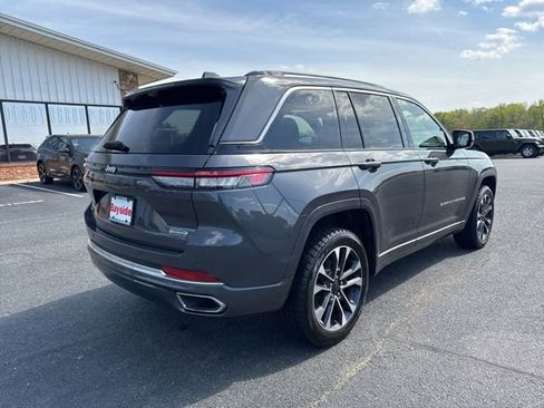 Used 2022 Jeep Grand Cherokee Overland w/ Luxury Tech Group IV AWD/4WD image 12