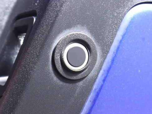 Used 2022 Ford F150 Lightning Lariat image 45